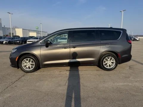 More photos of 2023 Chrysler Pacifica Touring L at Braden Cadillac GMC, OH