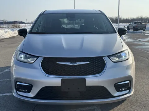 Photos of 2024 Chrysler Pacifica Touring L for sale in Carroll, OH at Braden Cadillac GMC