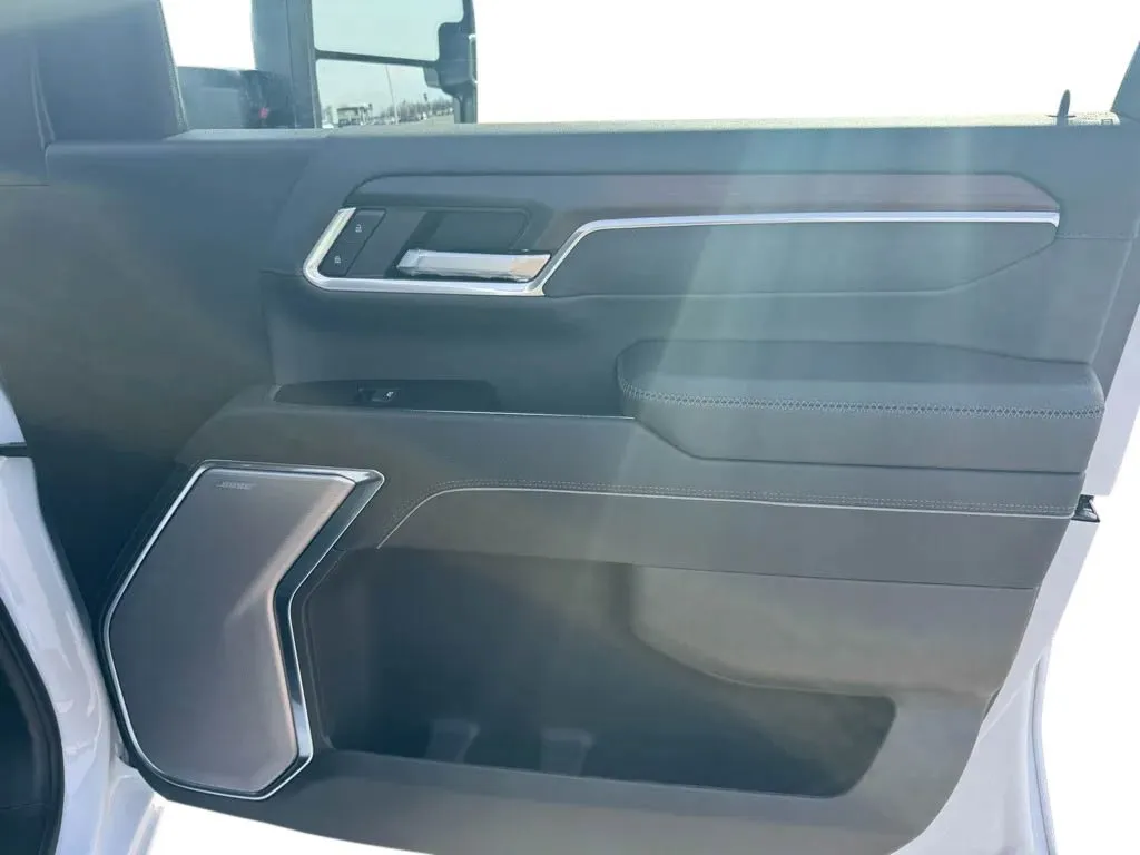 GMC Sierra photo 18