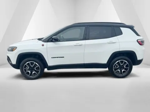 More photos of 2024 Jeep Compass Trailhawk at Braden Cadillac GMC, OH