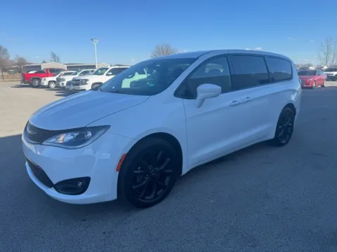 White 2020 Chrysler Pacifica Touring for sale in Carroll, OH