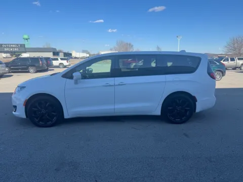 More photos of 2020 Chrysler Pacifica Touring at Braden Cadillac GMC, OH