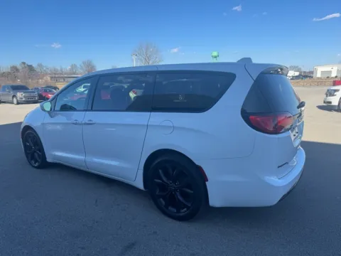 More photos of 2020 Chrysler Pacifica Touring at Braden Cadillac GMC, OH