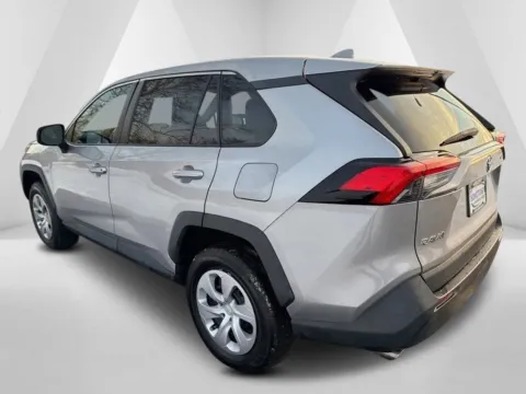 More photos of 2022 Toyota RAV4 LE at Braden Cadillac GMC, OH