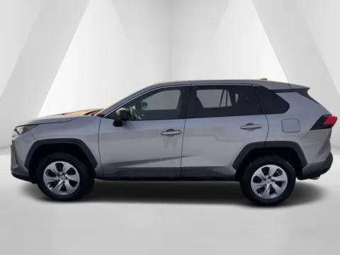 More photos of 2022 Toyota RAV4 LE at Braden Cadillac GMC, OH