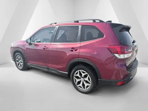 More photos of 2024 Subaru Forester Premium at Braden Cadillac GMC, OH