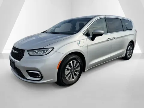 Another view of 2023 Chrysler Pacifica Hybrid Touring L for sale in Carroll, OH at Braden Cadillac GMC