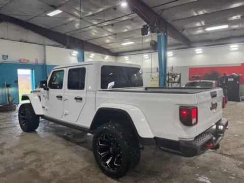 More photos of 2021 Jeep Gladiator Rubicon at Braden Cadillac GMC, OH