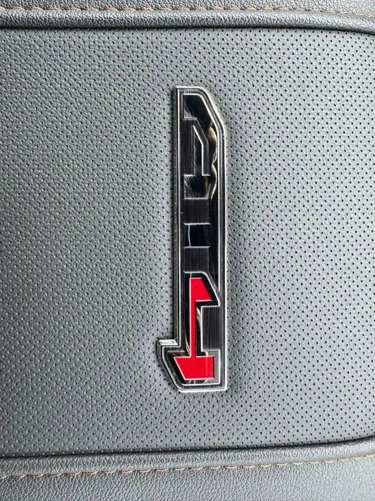 GMC Sierra photo 9