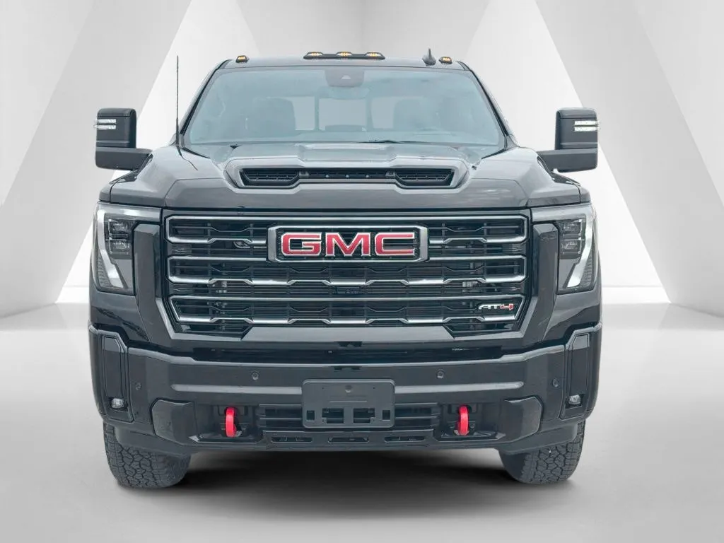 GMC Sierra photo 2