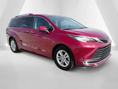 Red 2022 Toyota Sienna XLE for sale in Carroll, OH