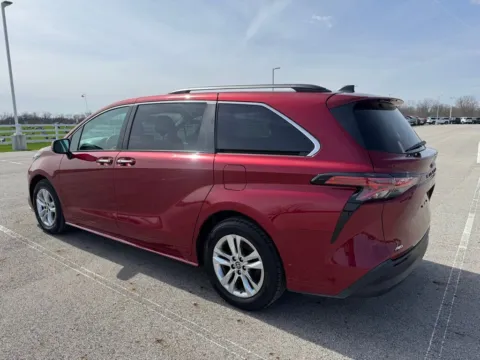 More photos of 2022 Toyota Sienna XLE at Braden Cadillac GMC, OH