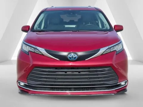 Photos of 2022 Toyota Sienna XLE for sale in Carroll, OH at Braden Cadillac GMC