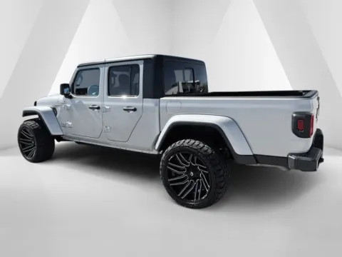 More photos of 2023 Jeep Gladiator Overland at Braden Cadillac GMC, OH