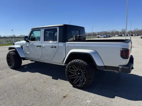More photos of 2023 Jeep Gladiator Overland at Braden Cadillac GMC, OH
