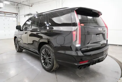 More photos of 2023 Cadillac Escalade V-Series at Braden Cadillac GMC, OH