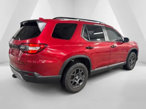 More photos of 2025 Honda Pilot TrailSport at Braden Cadillac GMC, OH