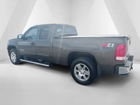 More photos of 2010 GMC Sierra 1500 SLE at Braden Cadillac GMC, OH