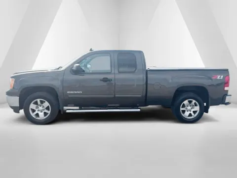More photos of 2010 GMC Sierra 1500 SLE at Braden Cadillac GMC, OH