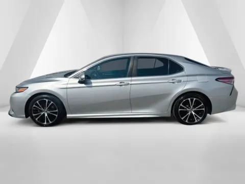 More photos of 2018 Toyota Camry SE at Braden Cadillac GMC, OH