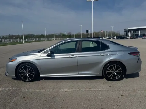 More photos of 2018 Toyota Camry SE at Braden Cadillac GMC, OH