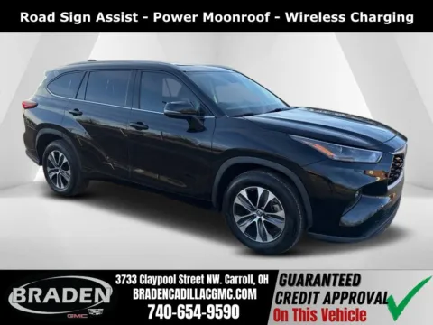 Black 2022 Toyota Highlander XLE for sale in Carroll, OH