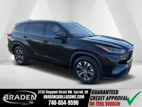 Black 2022 Toyota Highlander XLE for sale in Carroll, OH