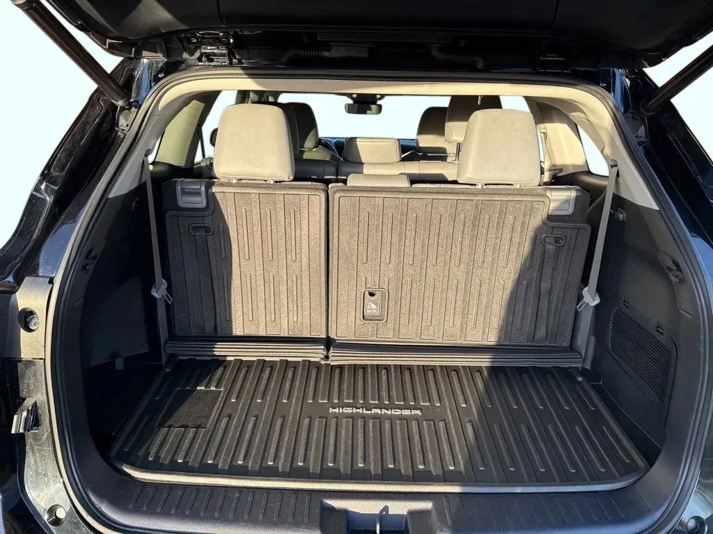 2022 Toyota Highlander XLE - Photo 9