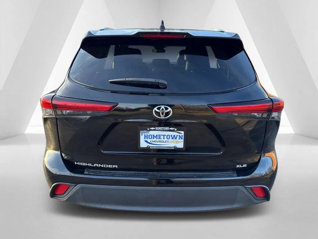 2022 Toyota Highlander XLE - Photo 6