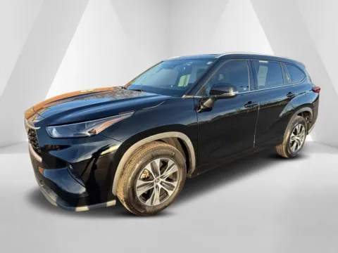 Another view of 2022 Toyota Highlander XLE for sale in Carroll, OH at Braden Cadillac GMC