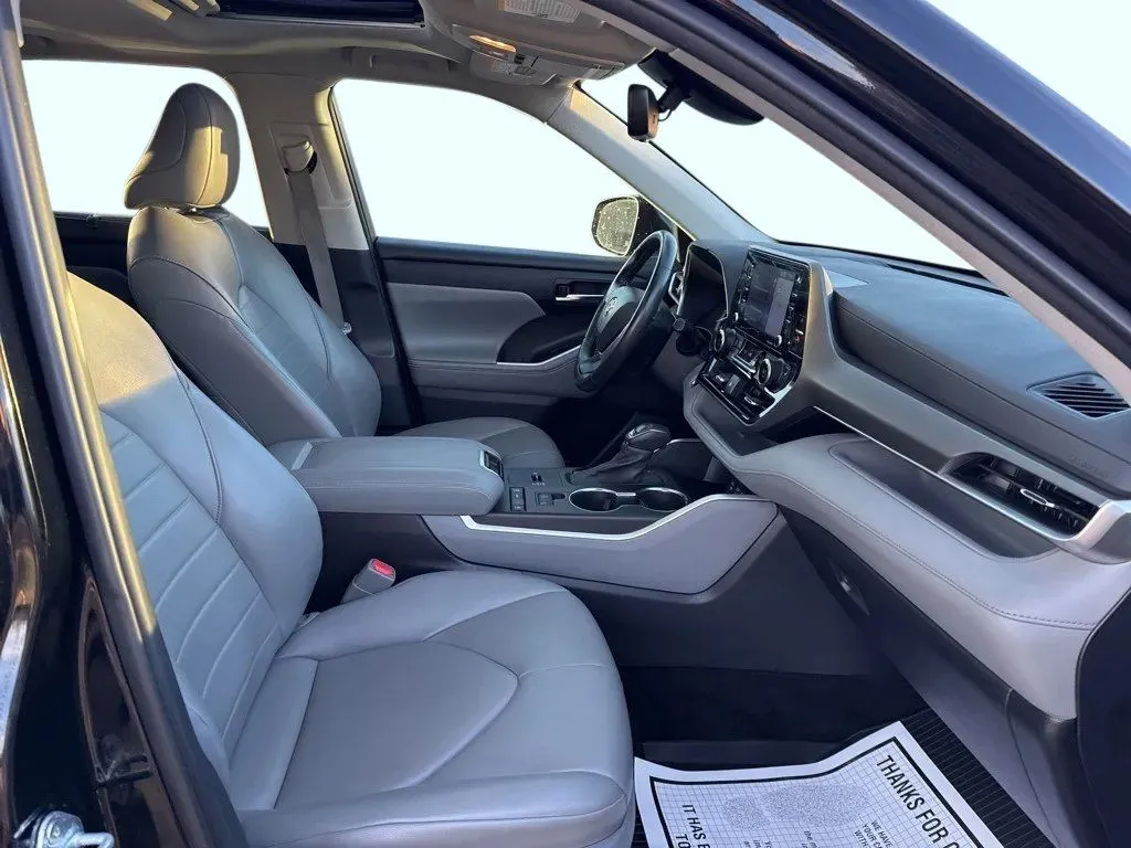 2022 Toyota Highlander XLE - Photo 14