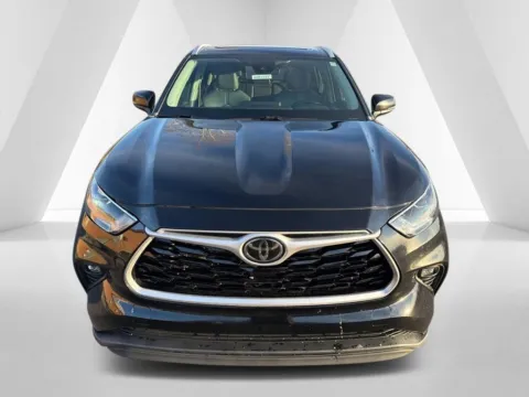 Photos of 2022 Toyota Highlander XLE for sale in Carroll, OH at Braden Cadillac GMC