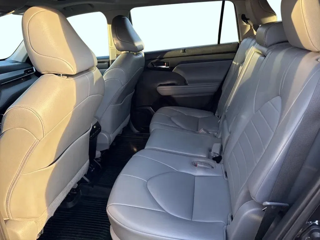 2022 Toyota Highlander XLE - Photo 28