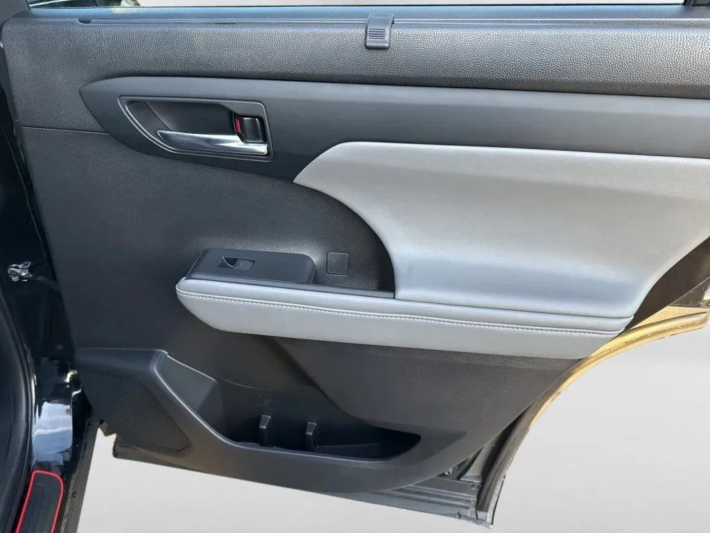 2022 Toyota Highlander XLE - Photo 30