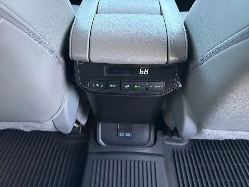 2022 Toyota Highlander XLE - Photo 33
