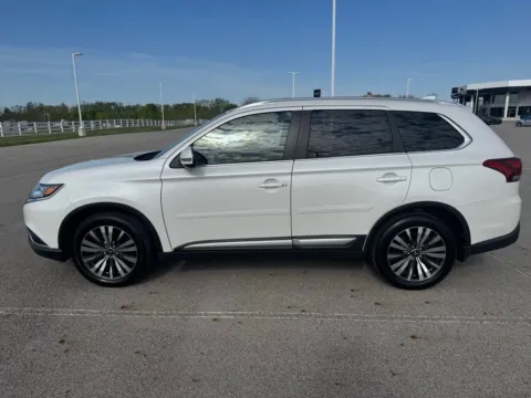 More photos of 2020 Mitsubishi Outlander SEL at Braden Cadillac GMC, OH