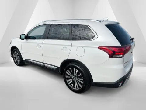 More photos of 2020 Mitsubishi Outlander SEL at Braden Cadillac GMC, OH
