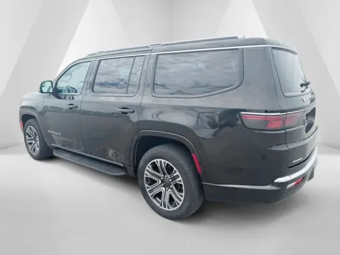 More photos of 2023 Jeep Wagoneer Series II at Braden Cadillac GMC, OH
