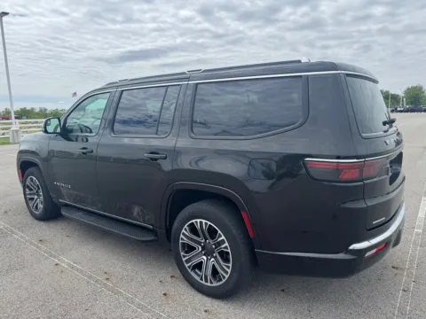 More photos of 2023 Jeep Wagoneer Series II at Braden Cadillac GMC, OH