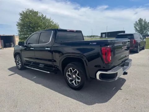 More photos of 2022 GMC Sierra 1500 SLT at Braden Cadillac GMC, OH