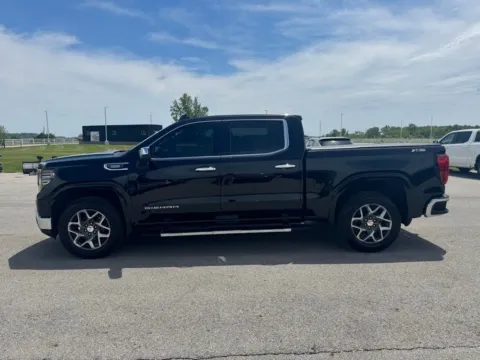 More photos of 2022 GMC Sierra 1500 SLT at Braden Cadillac GMC, OH