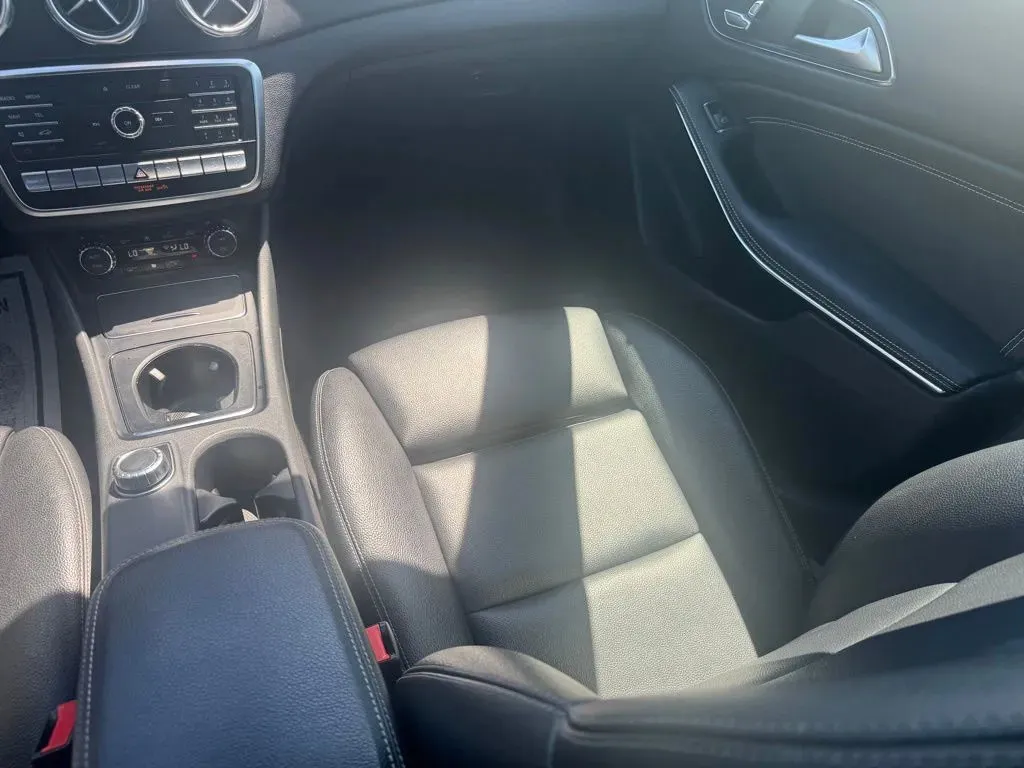 Mercedes-Benz GLA photo 21