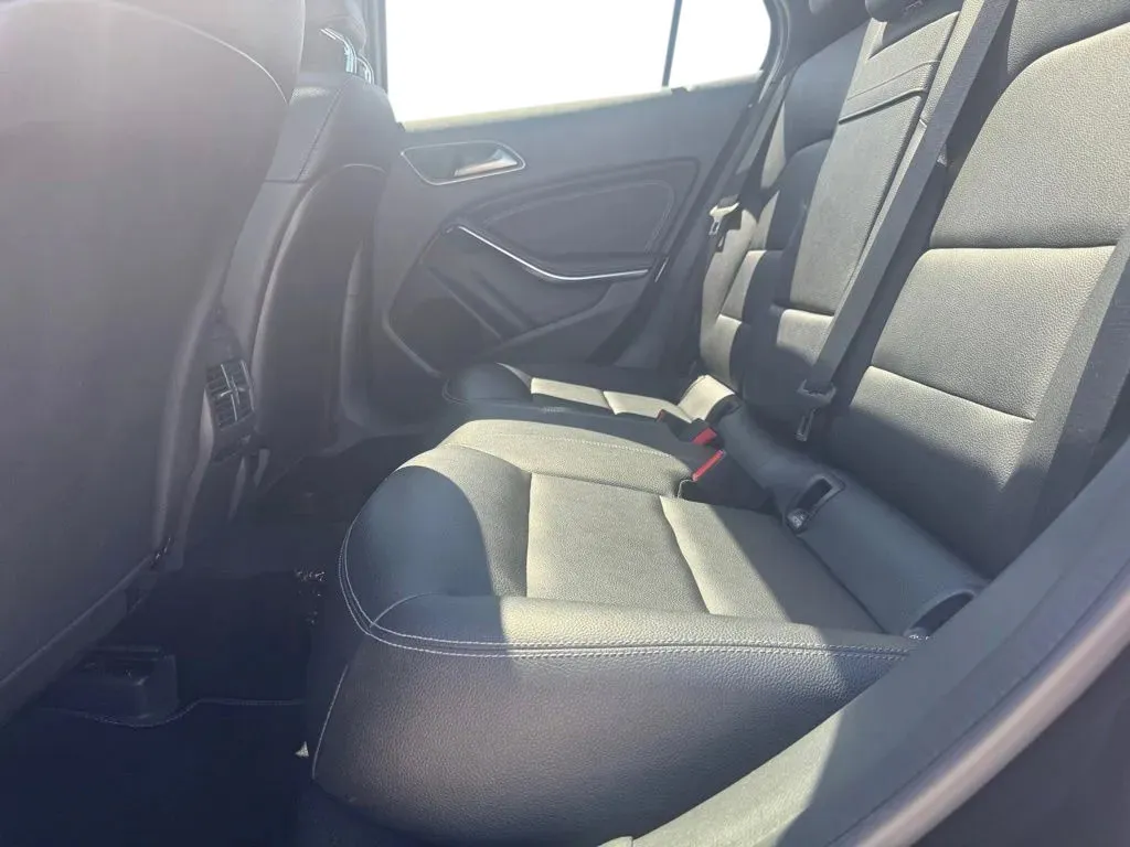 Mercedes-Benz GLA photo 18