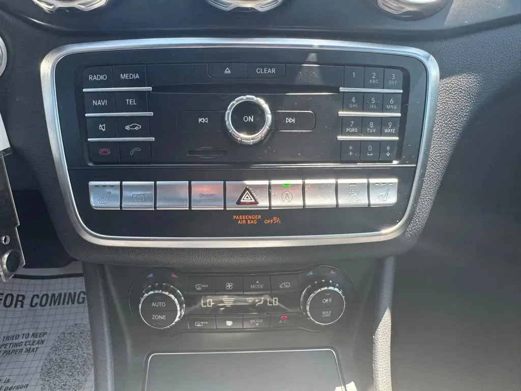 Mercedes-Benz GLA photo 31
