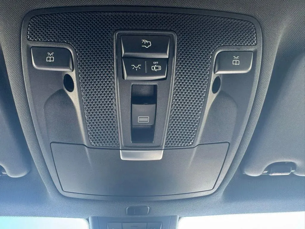 Mercedes-Benz GLA photo 33