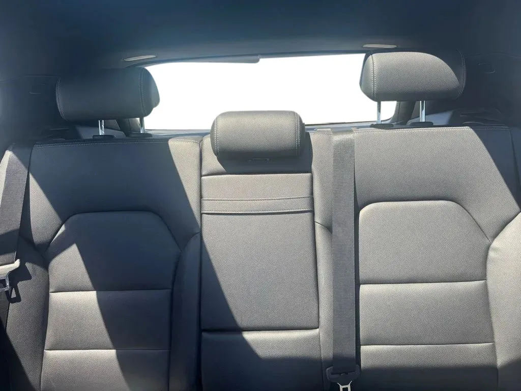 Mercedes-Benz GLA photo 19