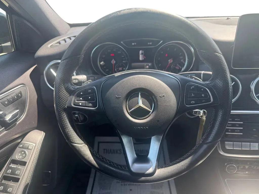 Mercedes-Benz GLA photo 24