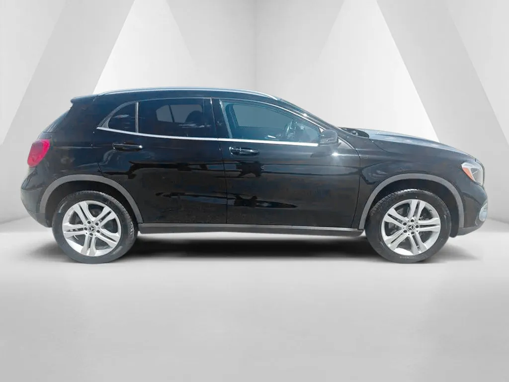 Mercedes-Benz GLA photo 8