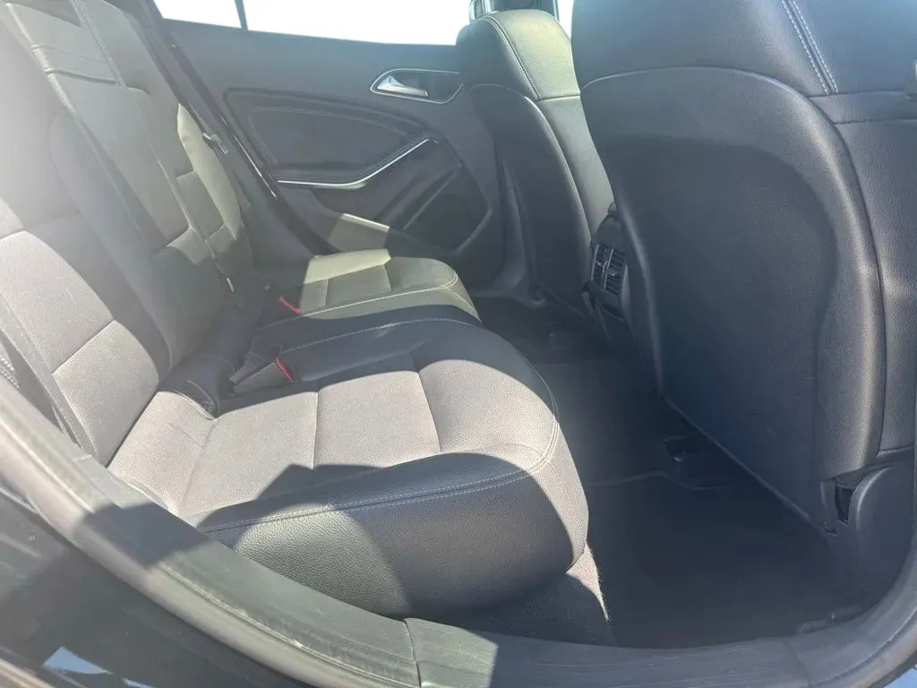 Mercedes-Benz GLA photo 17