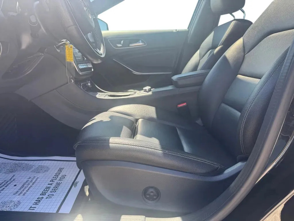 Mercedes-Benz GLA photo 9